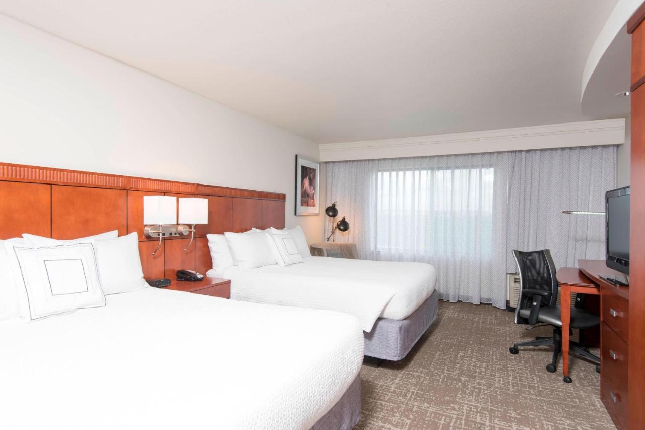 Отель Courtyard By Marriott San Antonio North Stone Oak At Legacy Экстерьер фото